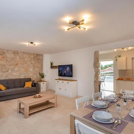 Holiday home Leana, A Beautiful Stone In A Tranquil Location