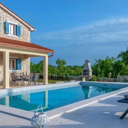 Holiday home Leana, A Beautiful Stone In A Tranquil Location Rasa