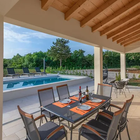 Holiday home Leana, A Beautiful Stone In A Tranquil Location *