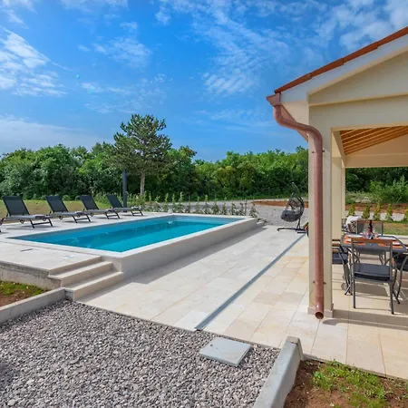 Leana, A Beautiful Stone In A Tranquil Location