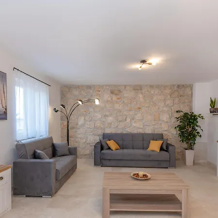 Leana, A Beautiful Stone In A Tranquil Location