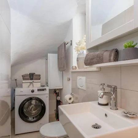 Holiday home Leana, A Beautiful Stone In A Tranquil Location *