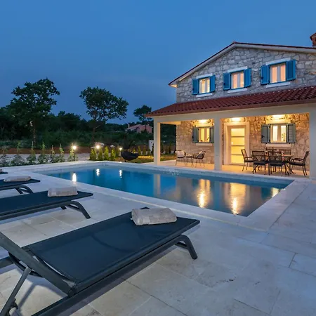 Holiday home Leana, A Beautiful Stone In A Tranquil Location Rasa