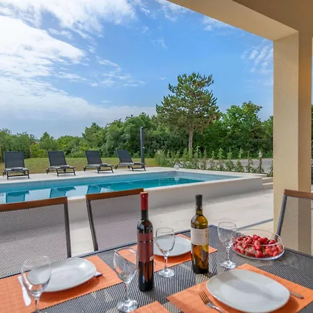Leana, A Beautiful Stone In A Tranquil Location * Rasa