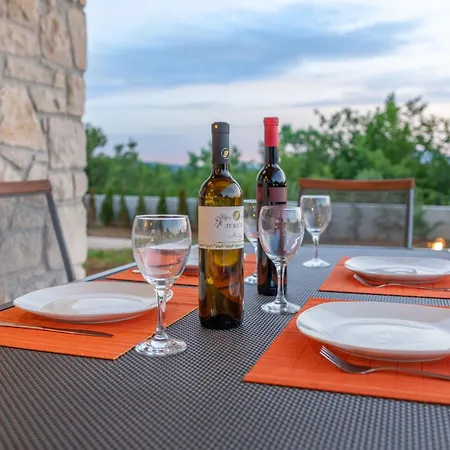 Holiday home Leana, A Beautiful Stone In A Tranquil Location