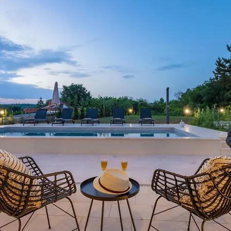 Holiday home Leana, A Beautiful Stone In A Tranquil Location Rasa