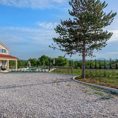Leana, A Beautiful Stone In A Tranquil Location